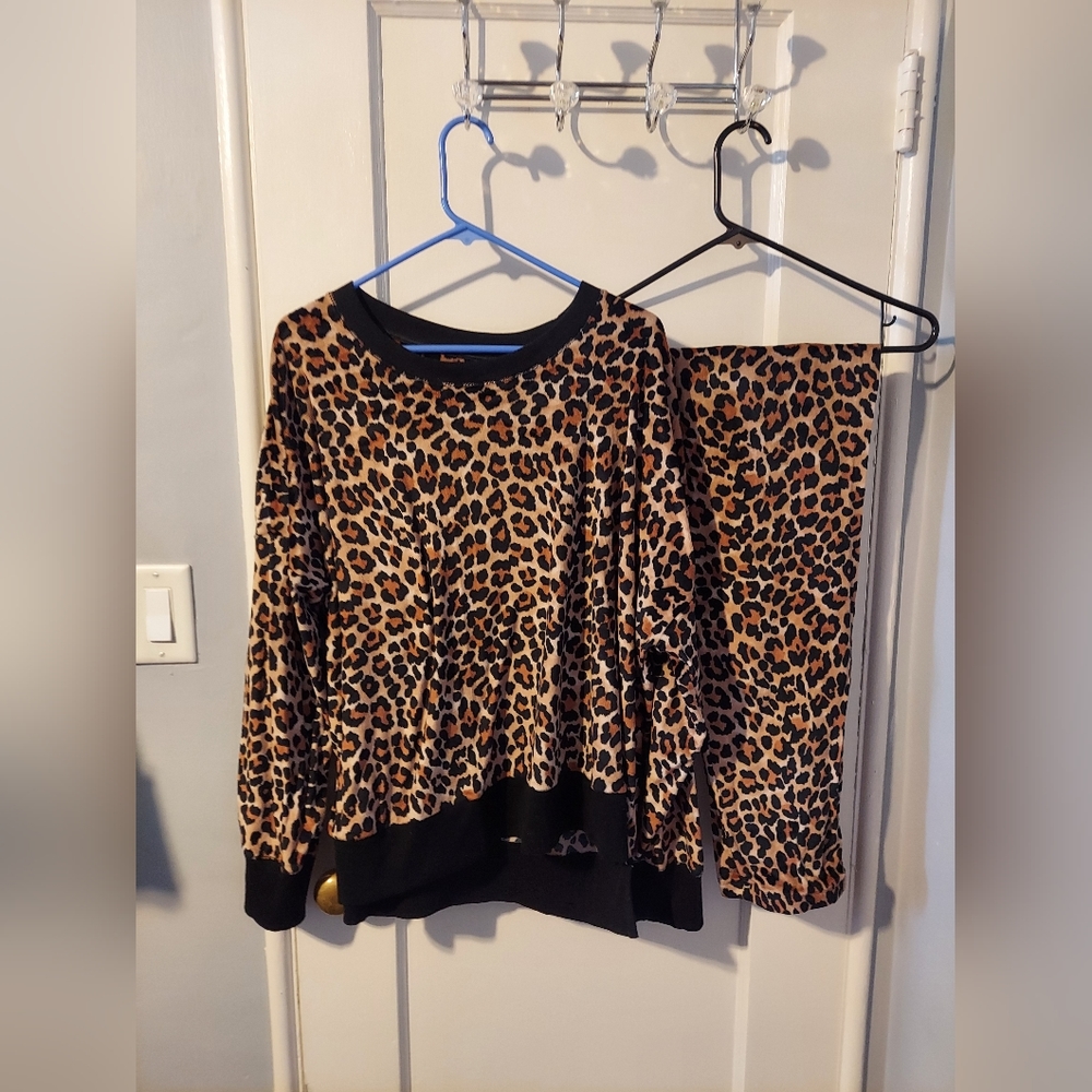 Animal print velour lounge outfit